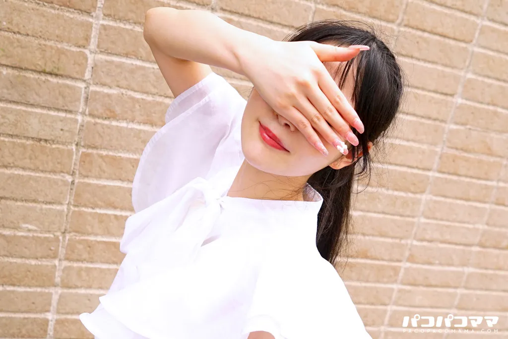 乳首の勃起度がヤバ過ぎるおしゃれな熟女-2