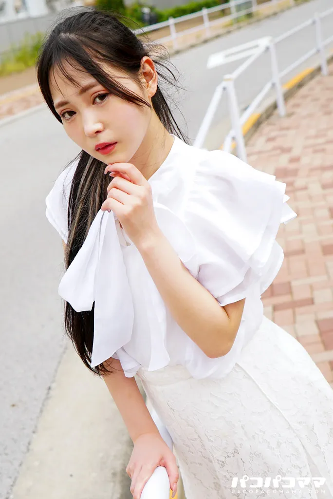 乳首の勃起度がヤバ過ぎるおしゃれな熟女-3