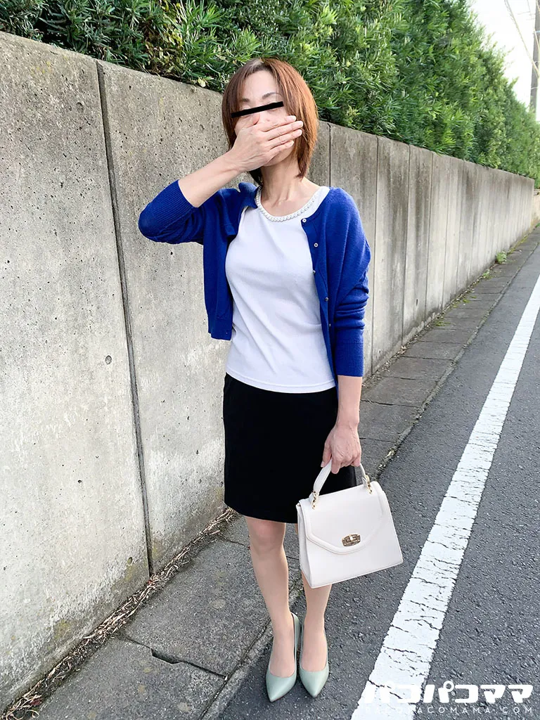 奥さん、今はいてる下着を買い取らせて下さい！〜王道の黒いパンツとブラ〜-2