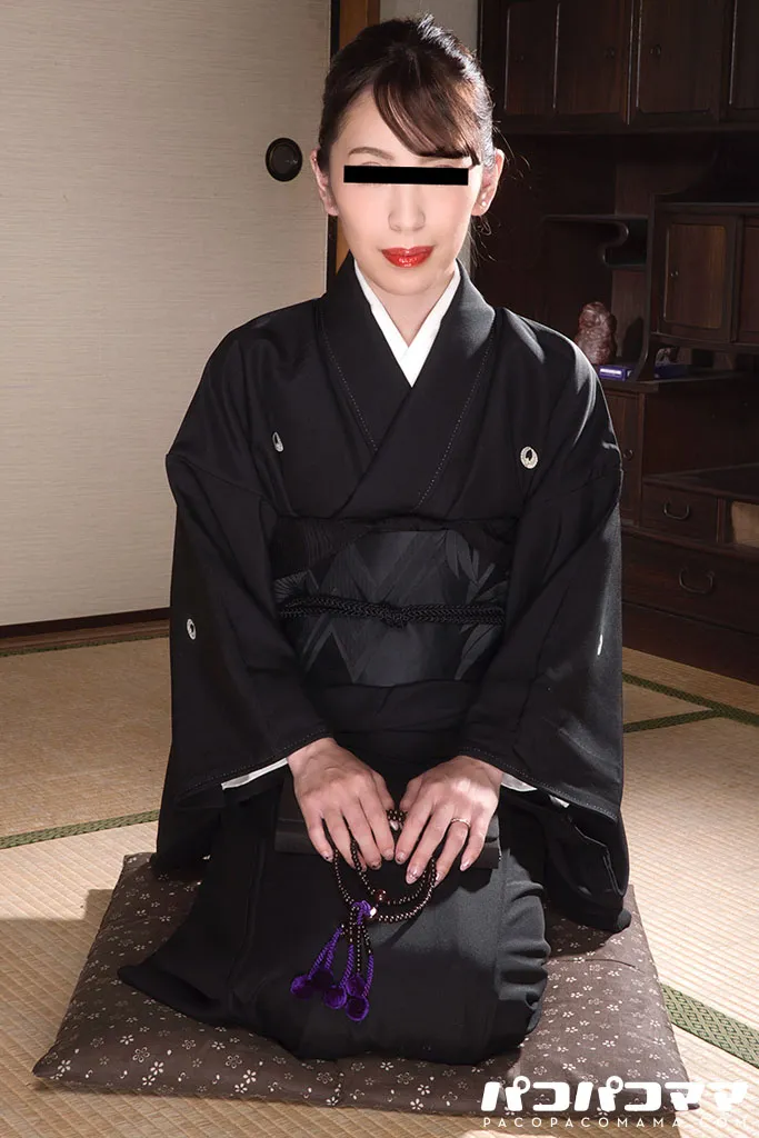 遺影の前で義弟とイキ乱れる未亡人-1