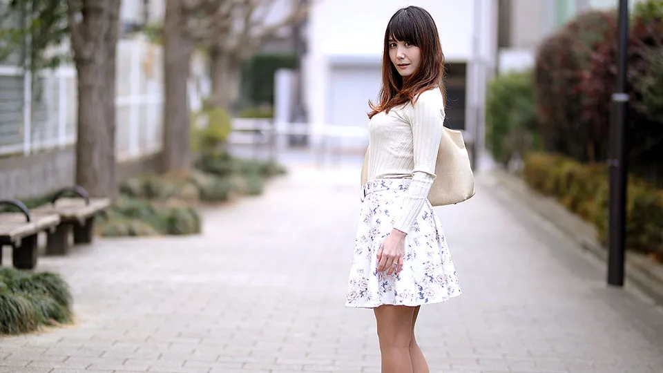 奥さん、今はいてる下着を買い取らせて下さい！〜紫陽花色したシミ付きパンティ〜