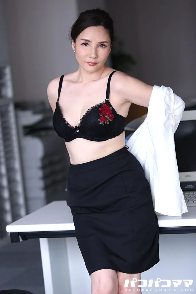 セクハラ卑猥面接にも屈しない美魔女-3