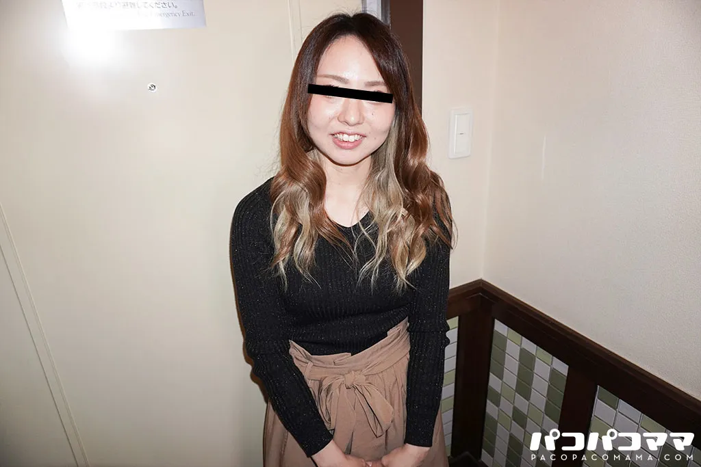 マン毛ボーボーのきわどい格好をした女性マッサージ師-2