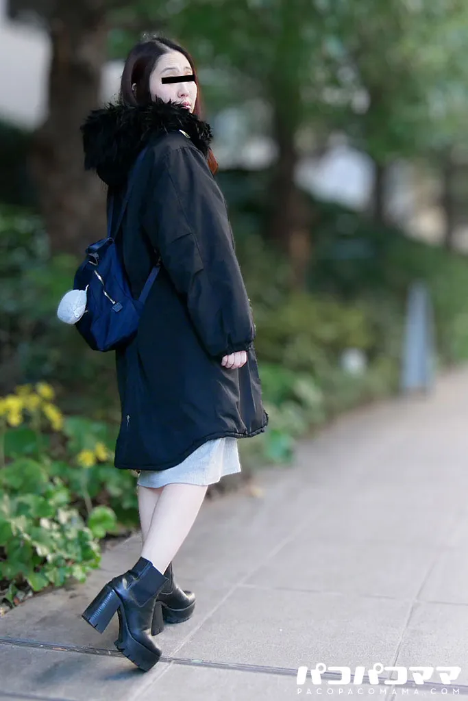 奥さん、今はいてる下着を買い取らせて下さい！~交渉上手な肉付きの良い美白乳の人妻~-1