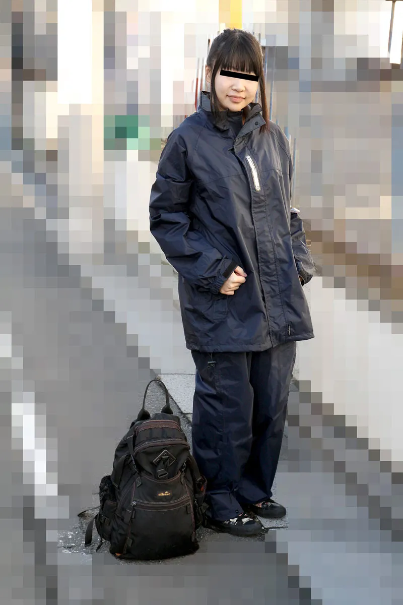 路地裏で寝ているバックパッカー女子をナンパしてみました-3