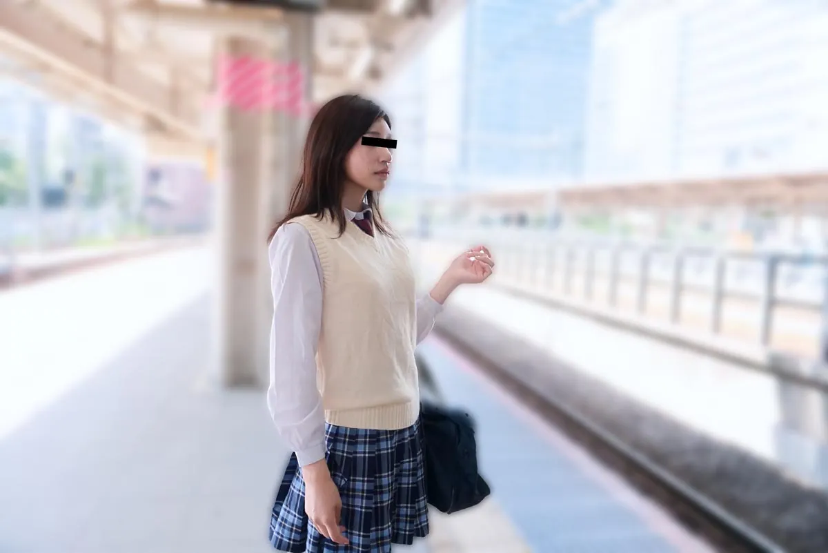制服娘を電車でイタズラ 北沢玲香-1