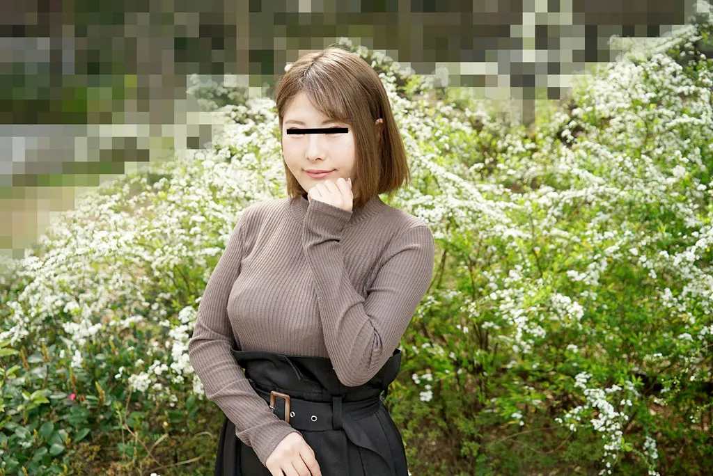 Hカップのおっぱいが今でも急成長し続けている素人娘をゲットしました-1