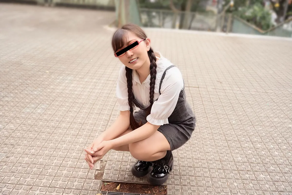 お尻の開発にも興味津々な赤メガネ娘-2