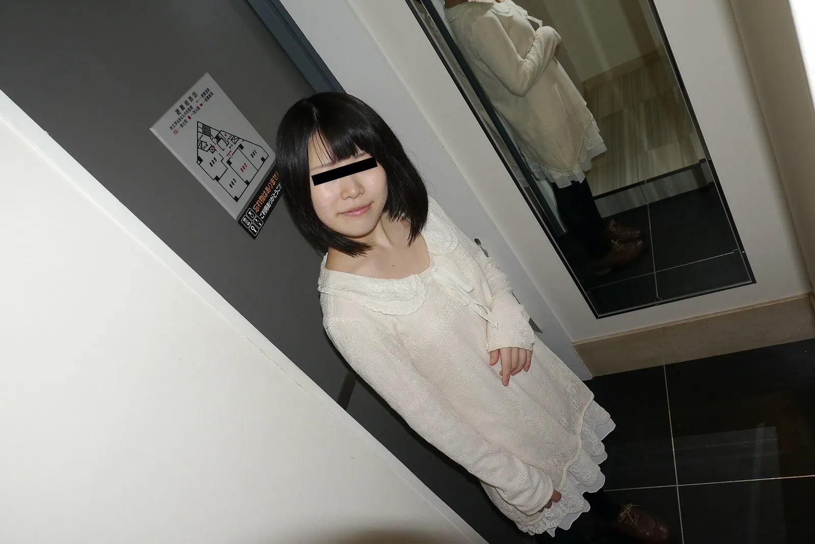 童顔の従順で純情なオンナのコをガッツリハメ撮りしちゃいました-2