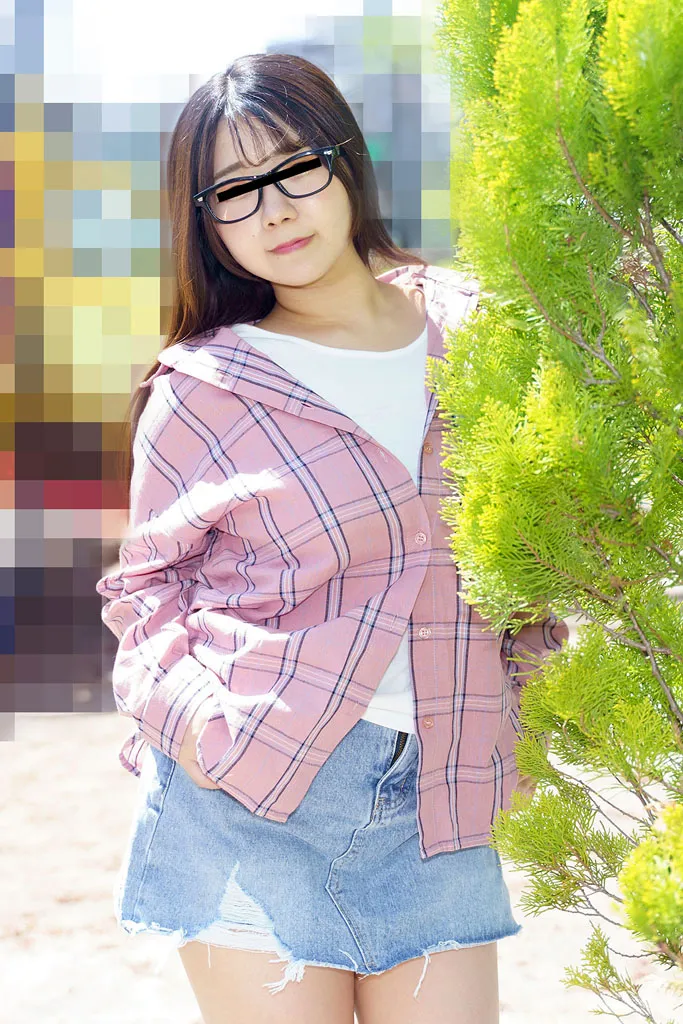 めがね素人 〜メガネ姿の爆乳女子が便器にまたがりチンポを欲しがる〜-2