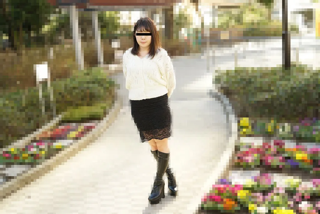 お下品なマイクロビキニでエッチ三昧-2