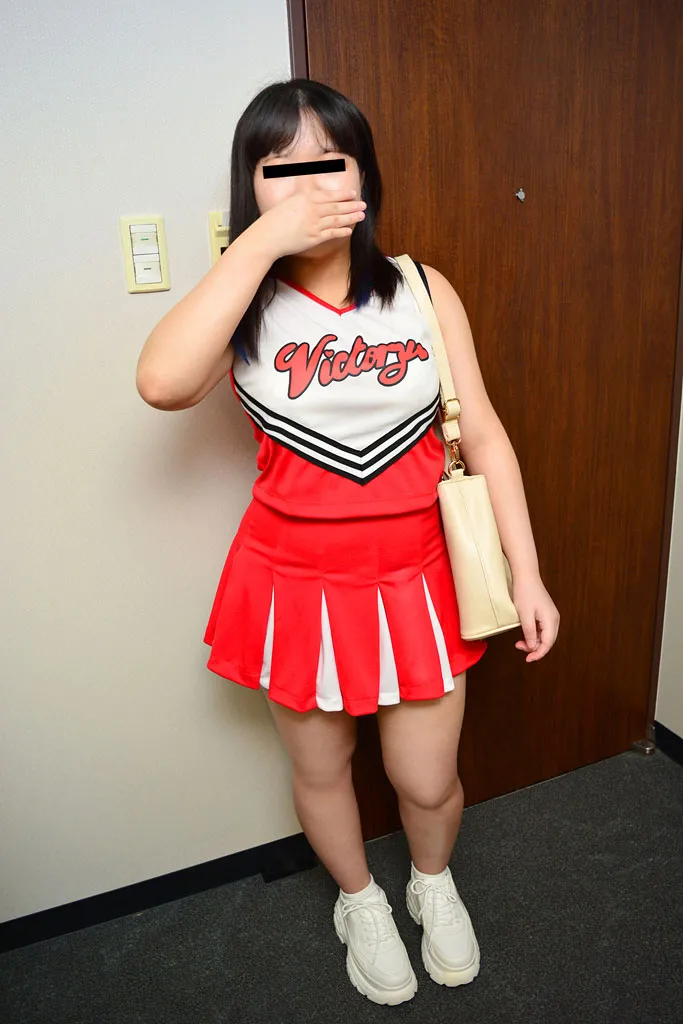 アニメ声のデリヘル嬢にチアリーダーのコスプレをしてもらいました-2