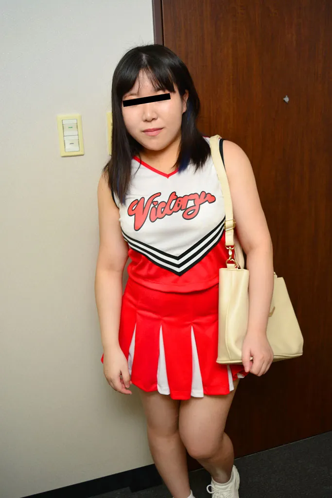 アニメ声のデリヘル嬢にチアリーダーのコスプレをしてもらいました-3