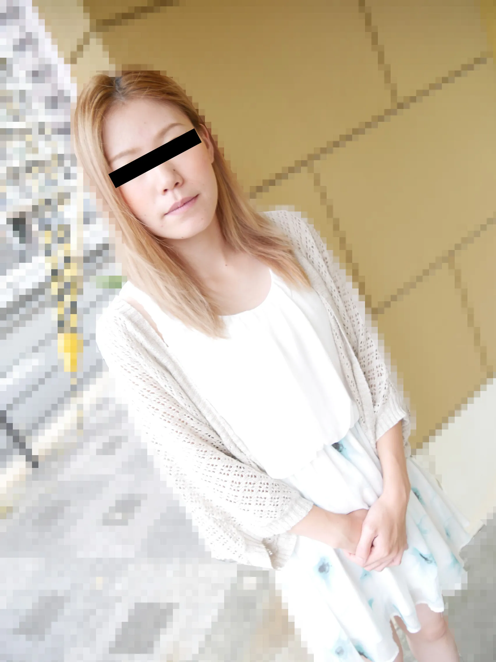 AV製作会社のエッチなアンケートにスレンダーな素人娘のオマンコはビショ濡れ-1