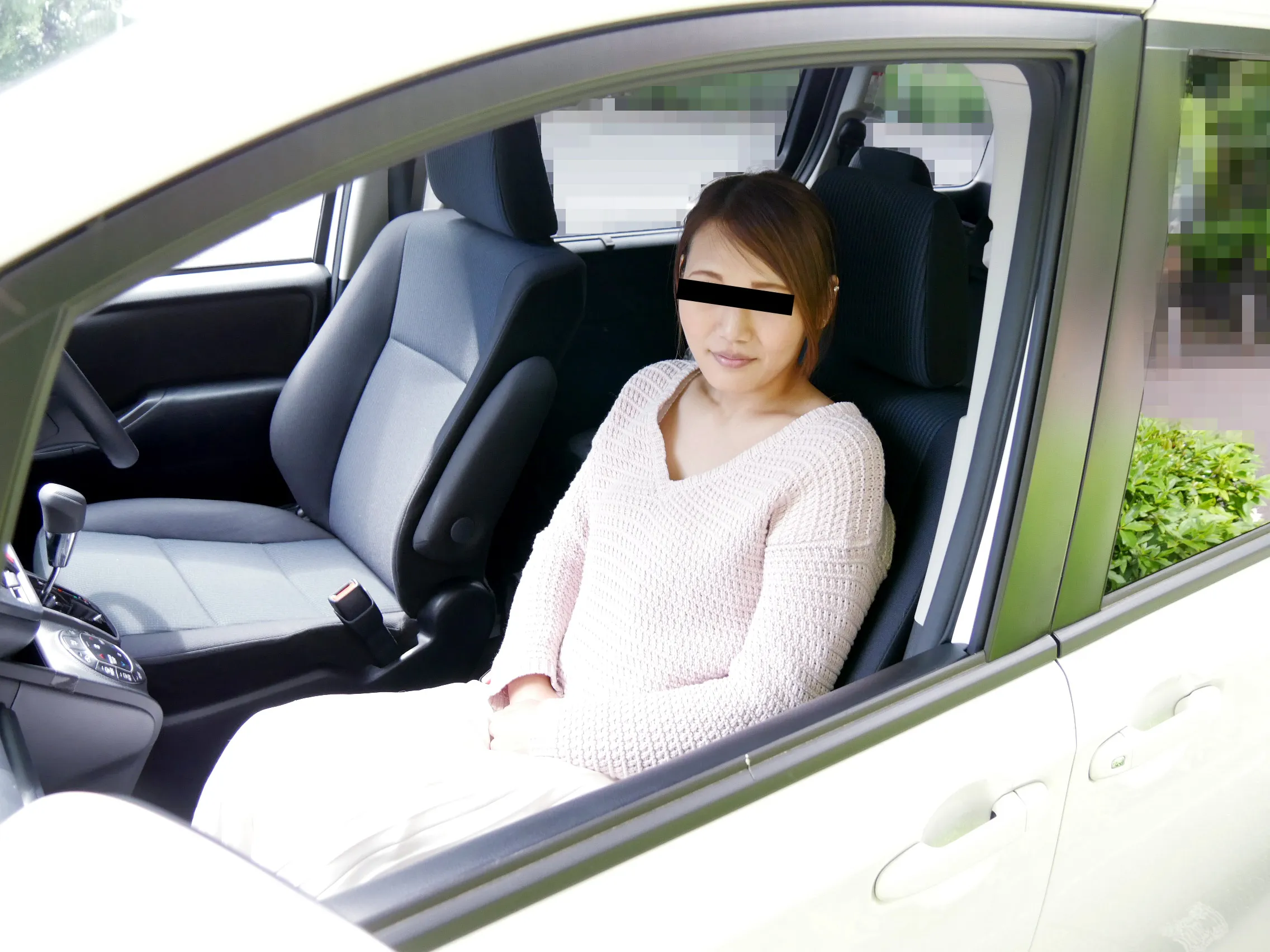 車内はみんなに見られてる感じがして、ドキドキが止まらない-1