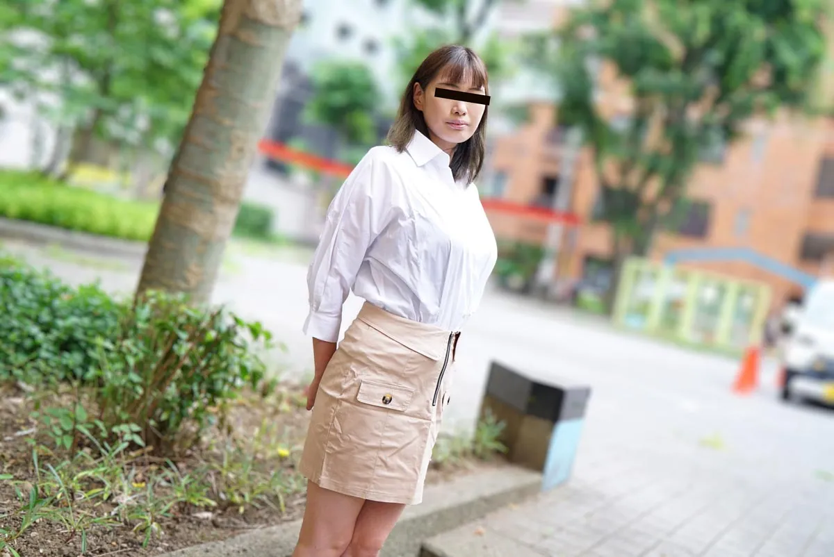 巨乳セフレがフェラしてる間に彼氏から着信アリ-1