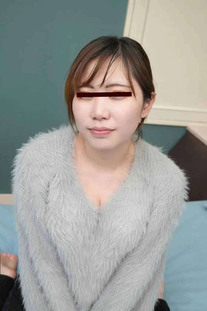 すっぴん素人 ～まんまる美乳な桃尻娘の恥じらい仕草～-1