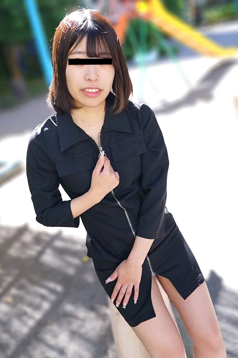 オモチャをオマンコに忍ばせて-3