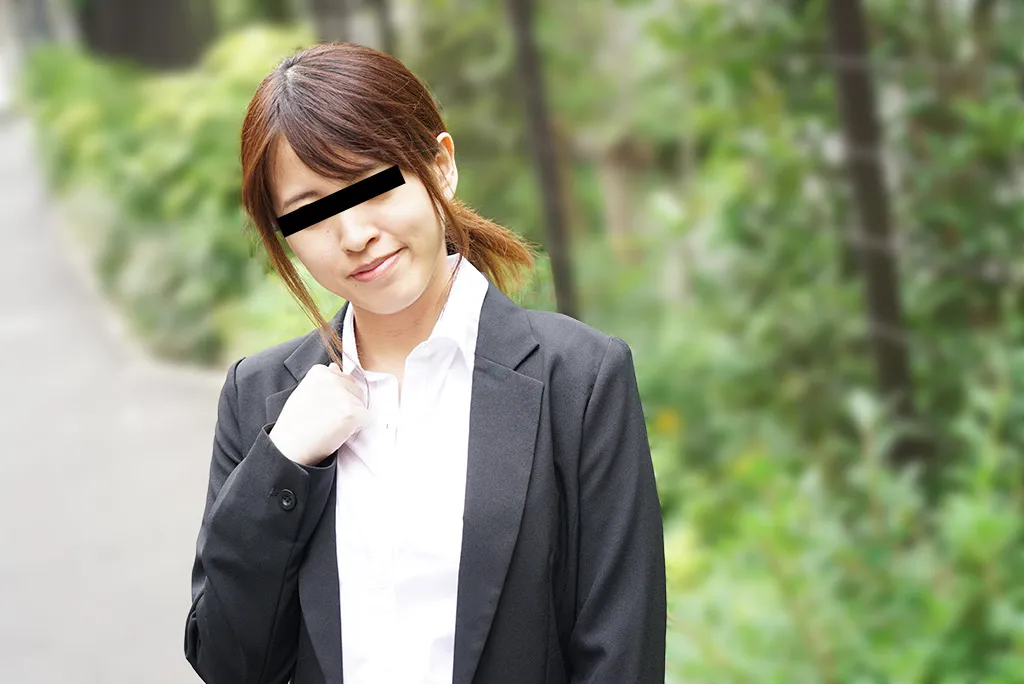 押しに弱い真面目で清楚な就活生に中出し面接-1