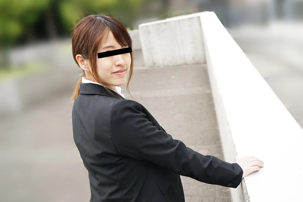 押しに弱い真面目で清楚な就活生に中出し面接-2