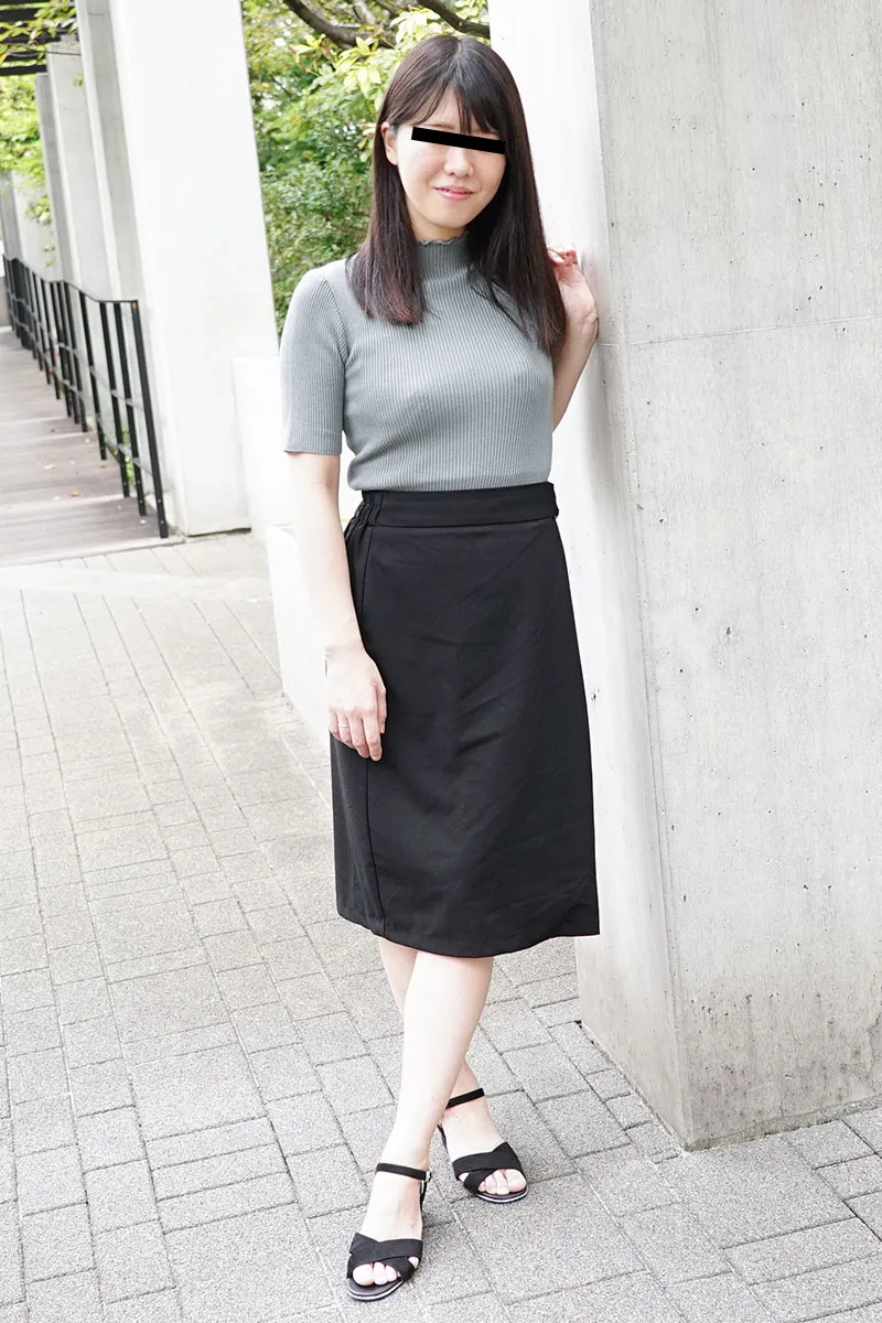 卑猥なランジェリーでヤル気満々の素人むすめとハメまくり！-1