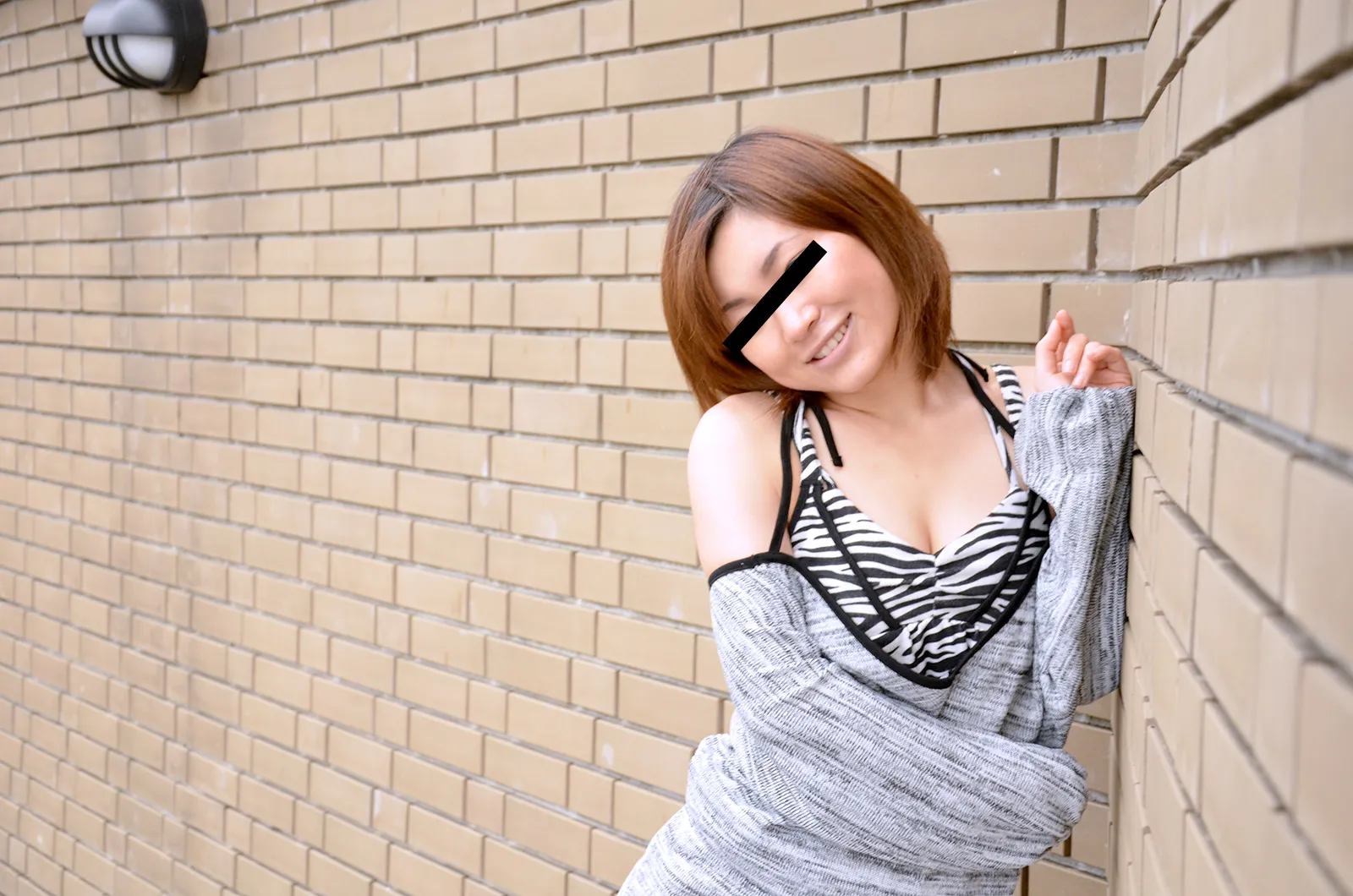 客との本番セックスで絶頂するデリヘル嬢に中出ししちゃいました-1