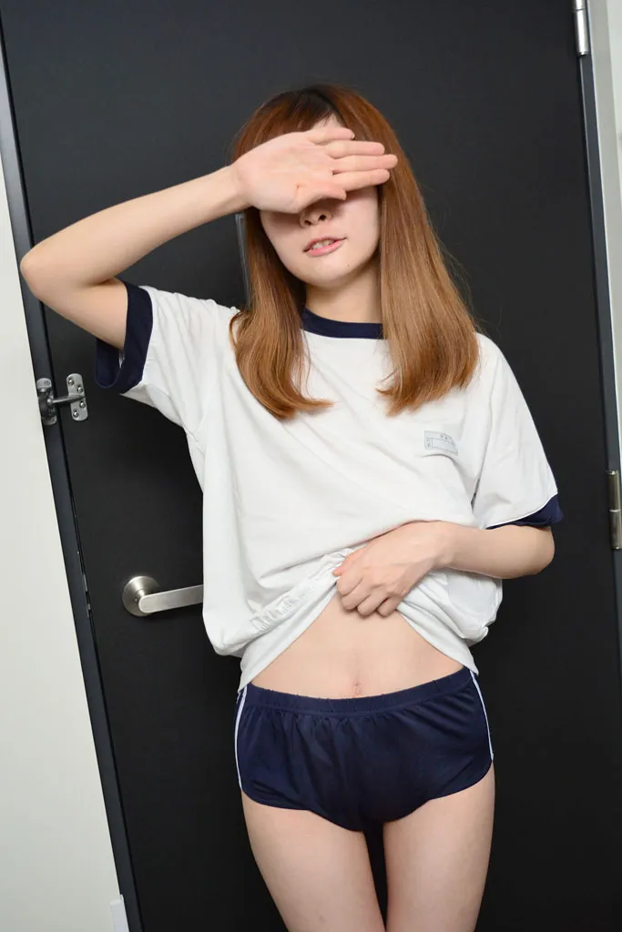 童顔のデリヘル嬢に体操着を着てもらったら、さっきまで体育をしてた感満載になった-1