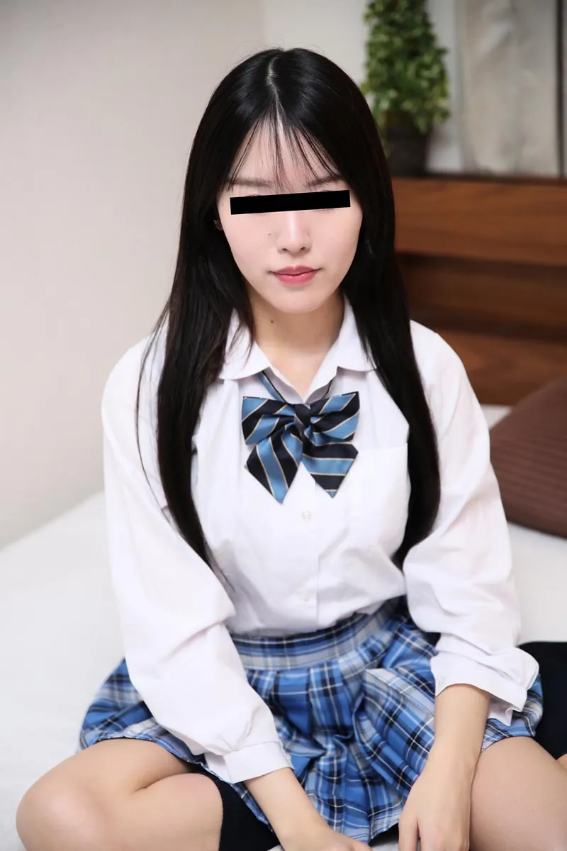 制服娘を電車でイタズラ 山下もえか-2