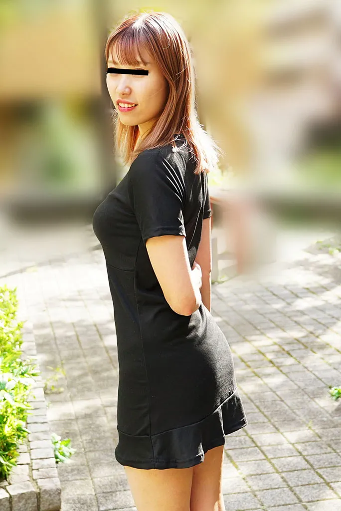 店長にモロバレ！イヤラシイ音をさせながら遅刻の連絡をするパイパン桃尻娘-1