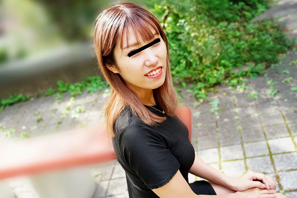 店長にモロバレ！イヤラシイ音をさせながら遅刻の連絡をするパイパン桃尻娘-3