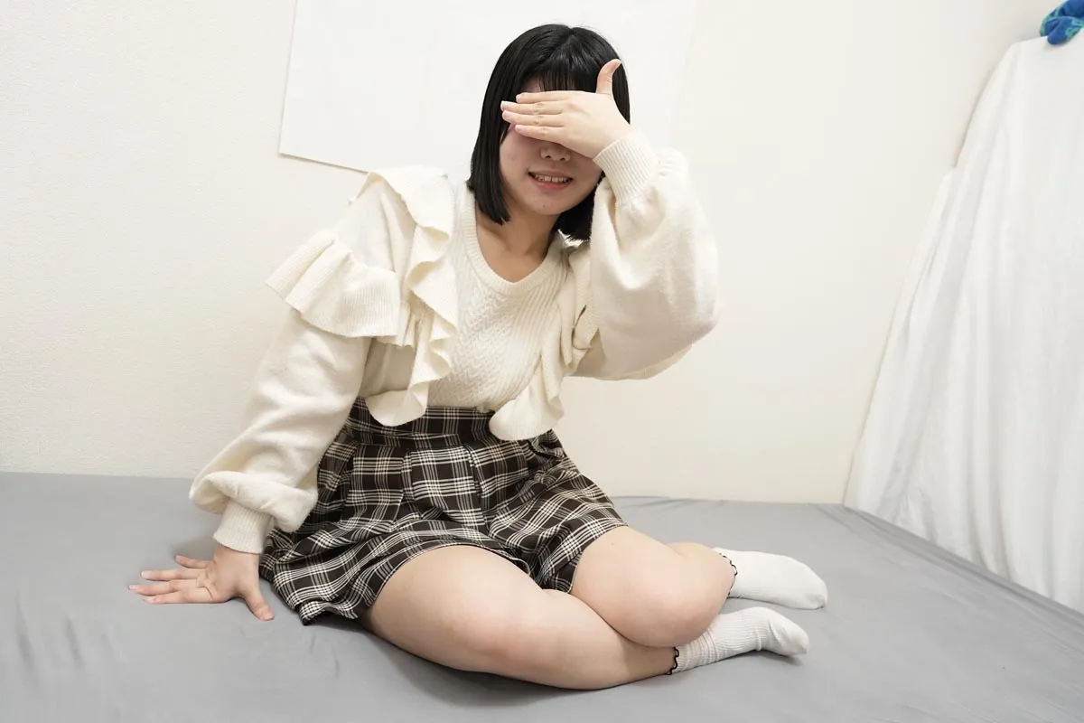 素人ＡＶ面接 ~ロリ娘にセクシーランジェリーを着せて生中ハメ~-2