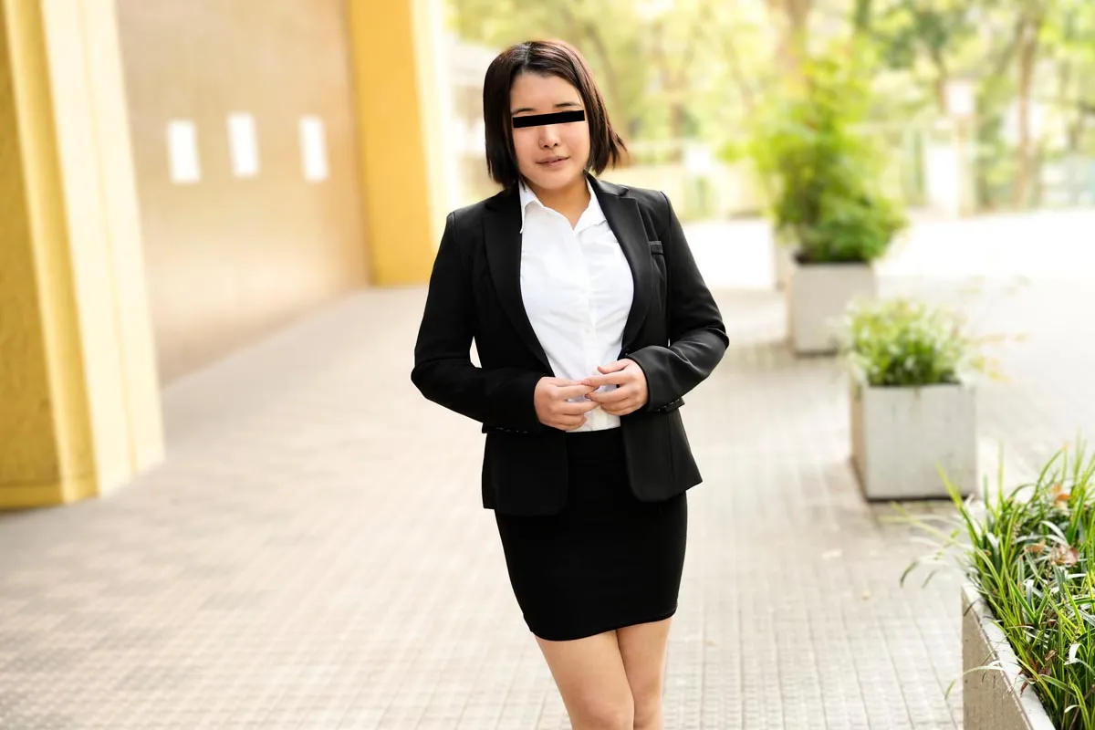 むっちりリクルートスーツの巨乳娘と中出し面接！-2