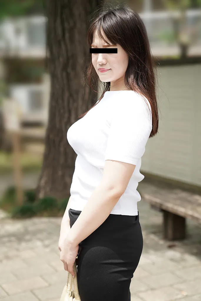 可愛いHカップの爆乳受付嬢に中出し-1