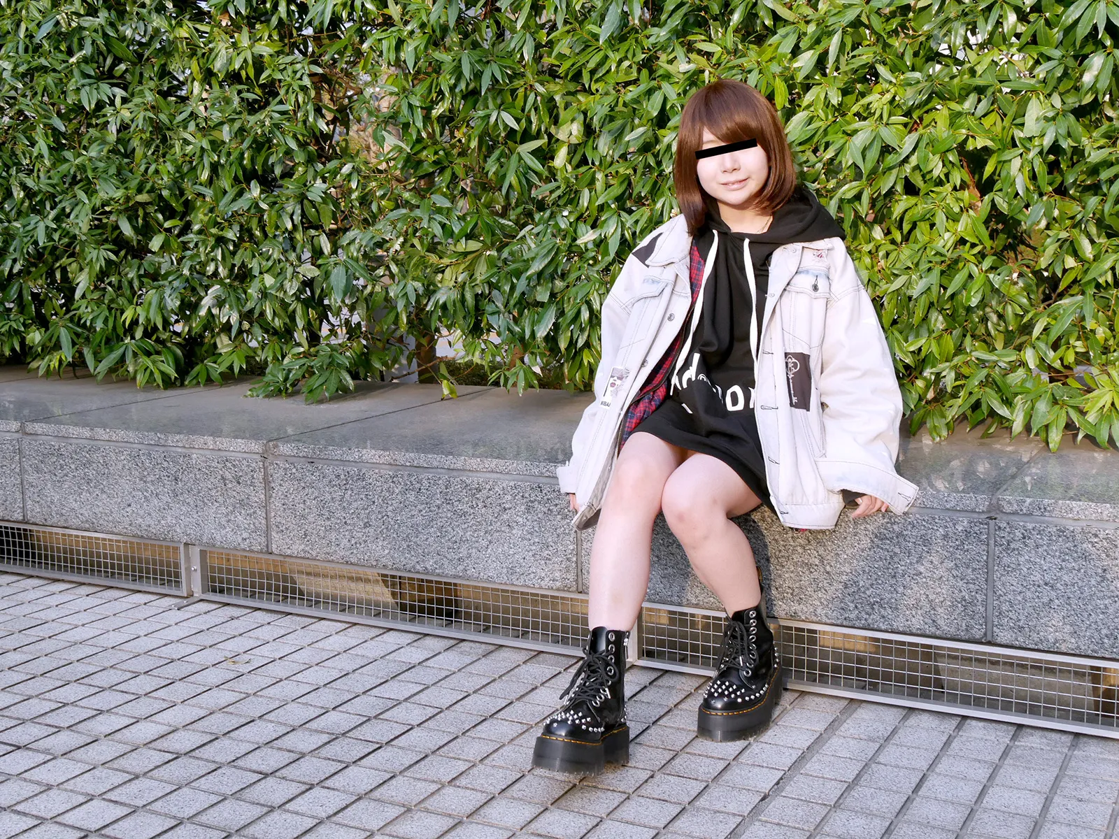 白ビキニの似合う素人むすめにごっくんしてもらいました-1