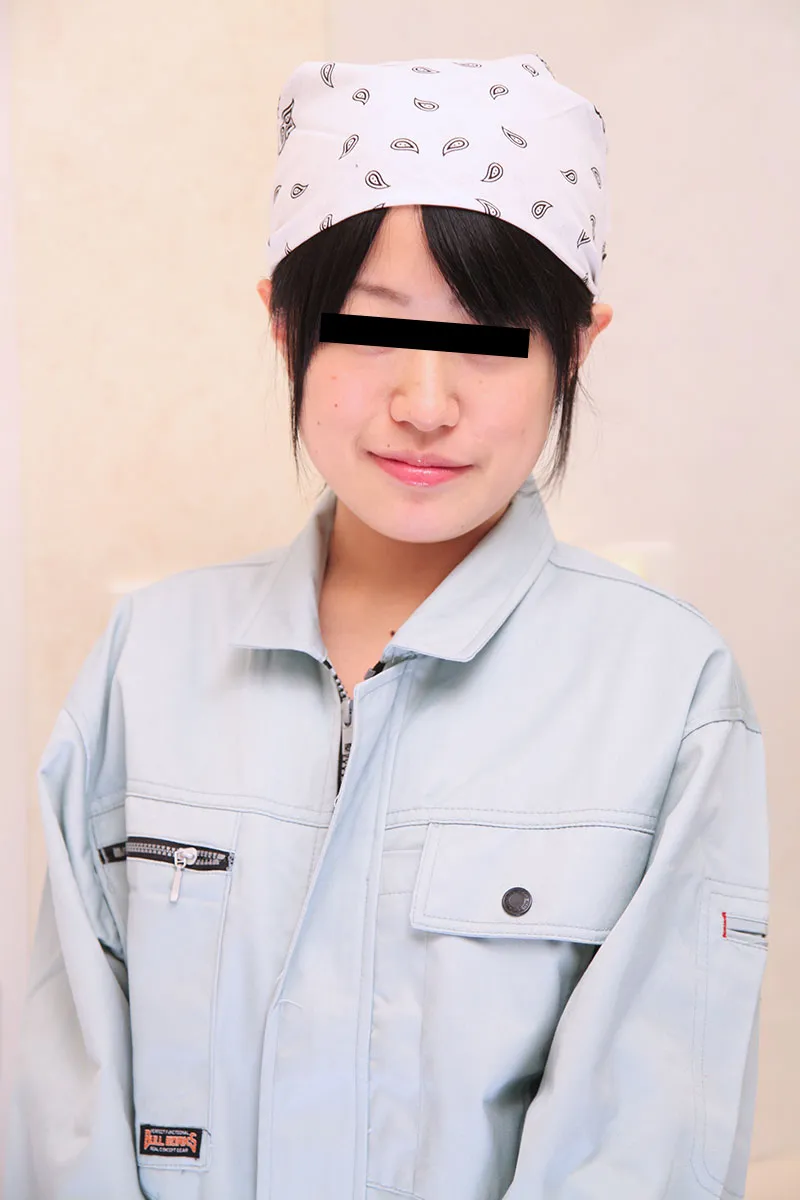 物欲しそうな女子清掃員にチンポまで掃除してもらいました-1