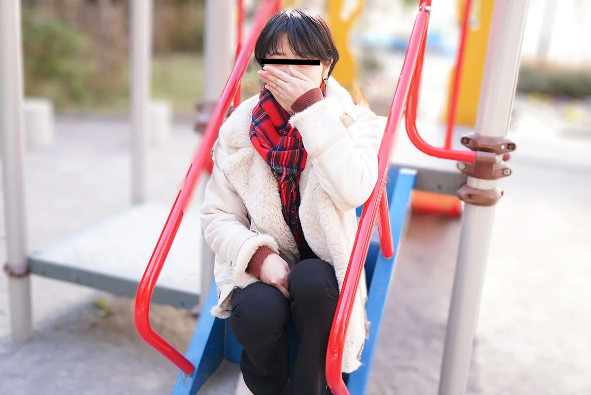 乳首責め遊びが好きな変態素人娘-1