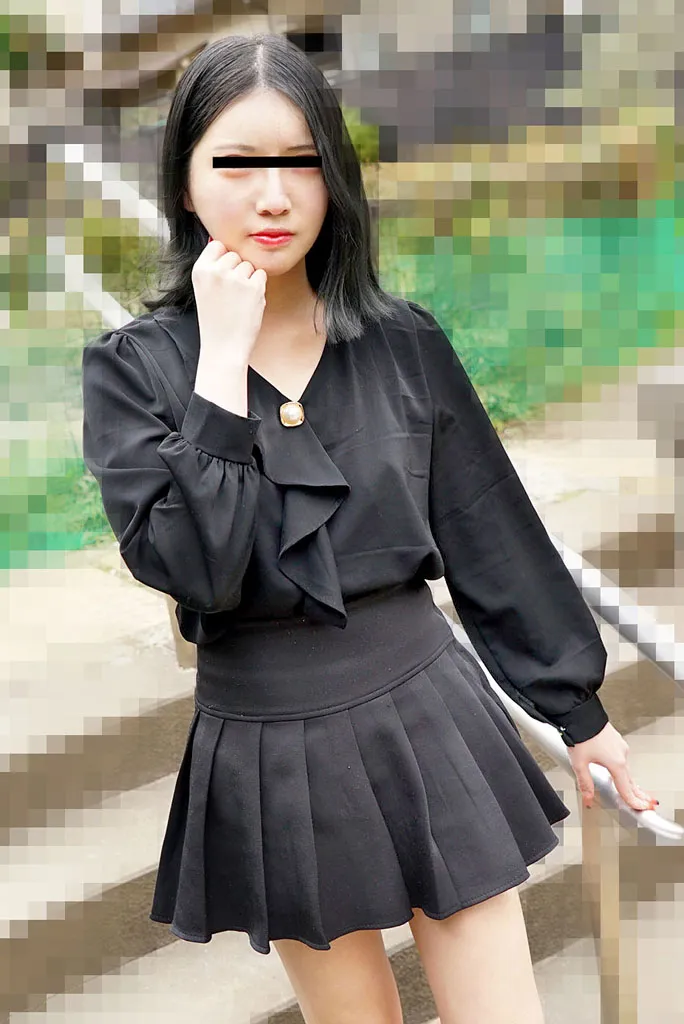 手ぶらバイブが美尻でプロペラ回転！ハメられながら彼氏と通話する素人娘！-1