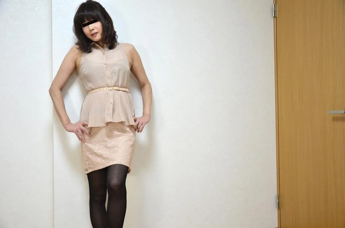 元芸能人の美人若妻がチラシモデルの偽面接に来ちゃった！-1