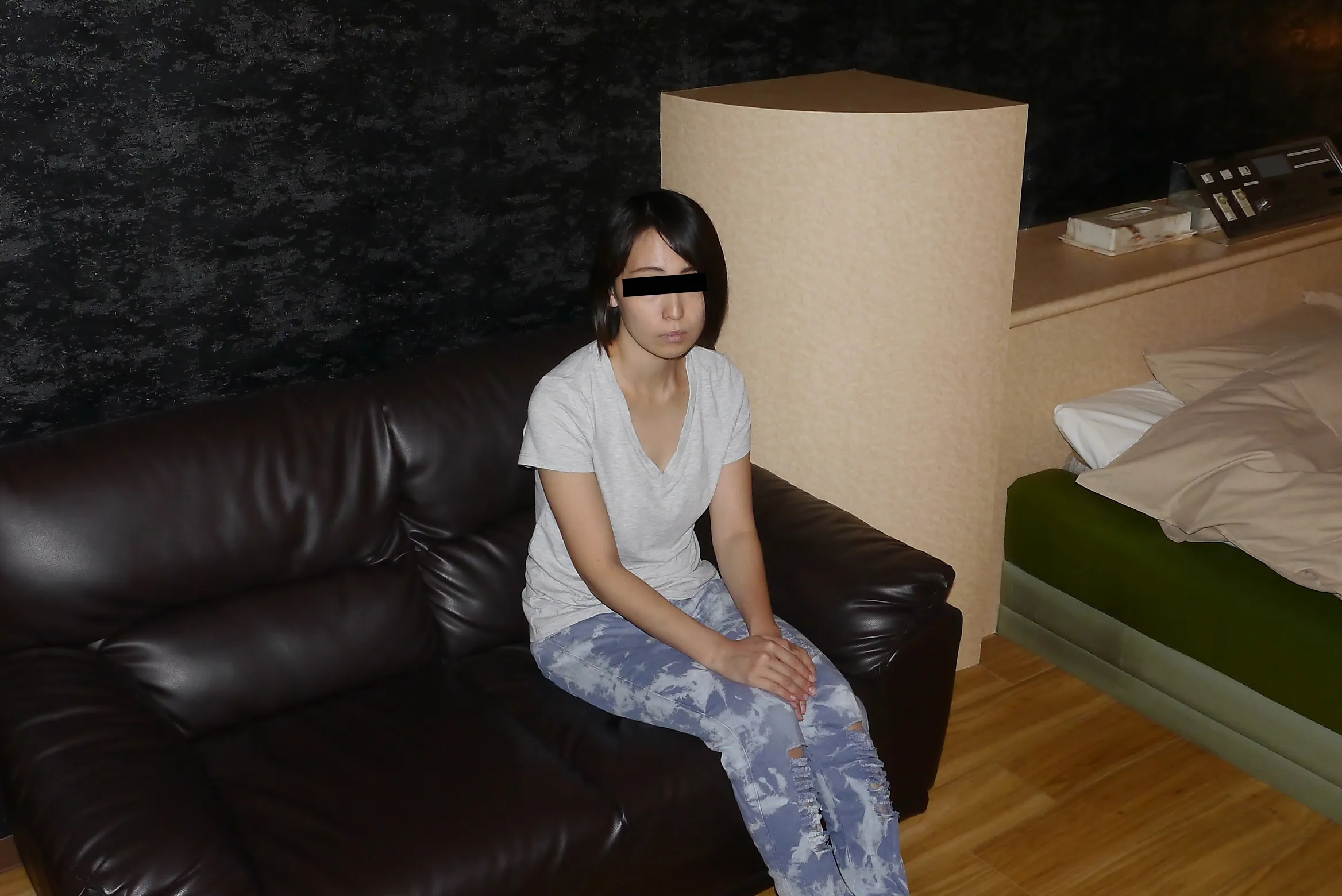 素人AV面接 〜旦那が交通事故でお金が必要になりました〜-1